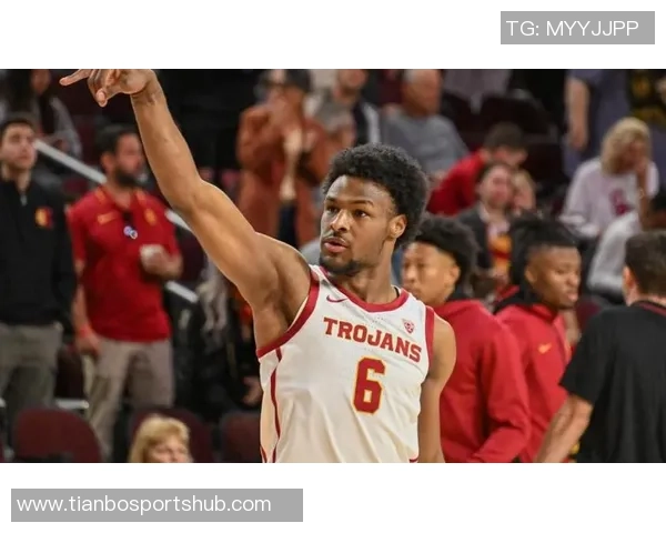 布朗尼感慨今日球迷热情超乎想象期待未来表现更精彩